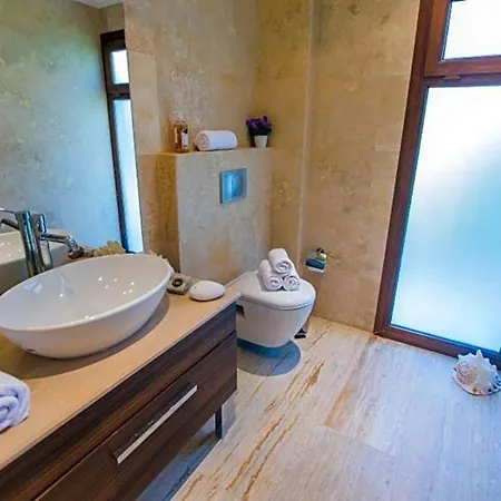 Sleeps 9 Pool Air Con Wifi Kalkan